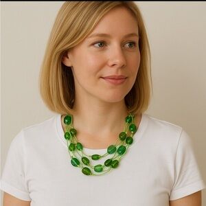 Italian green glass  w/ gold flecks beaded necklace 💚